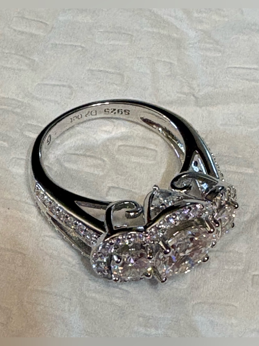 S925 2.2 Carats Moissanite Ring GRA Card & Gift Box (New without tags) size 6 - Picture 10 of 13
